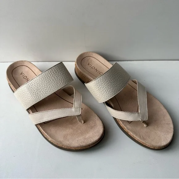🔥Vionic Cream Sandals with Toe Loop and Textured Straps - Picture 2 of 12